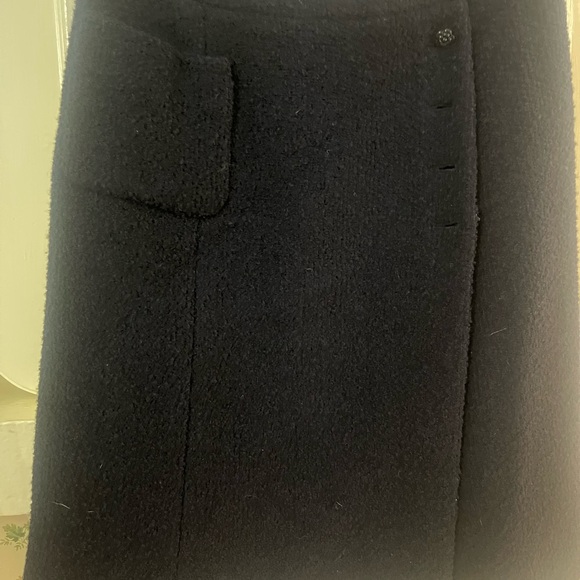 Gorgeous CHANEL  WOOL SKIRT NAVY BLUE CAMELIA BUTTONS - Picture 6 of 6